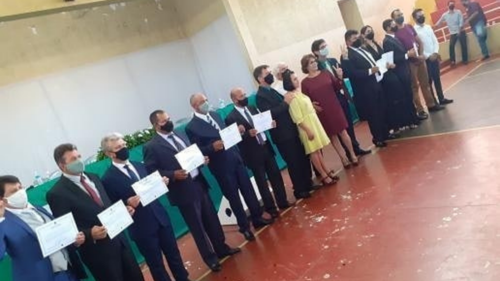 Eleitos em Palestina de Goiás assumem